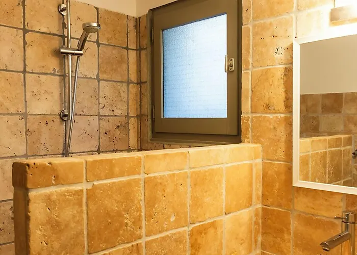 U Paviddonu Порто-Веккіо